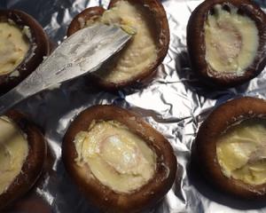 大蒜粉黄油烤香菇的做法 步骤3