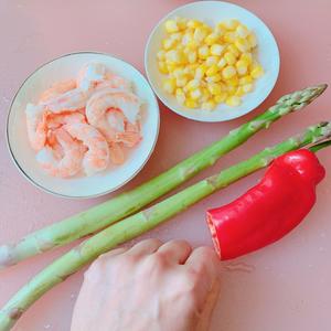 减脂餐/红椒芦笋炒虾仁的做法 步骤1