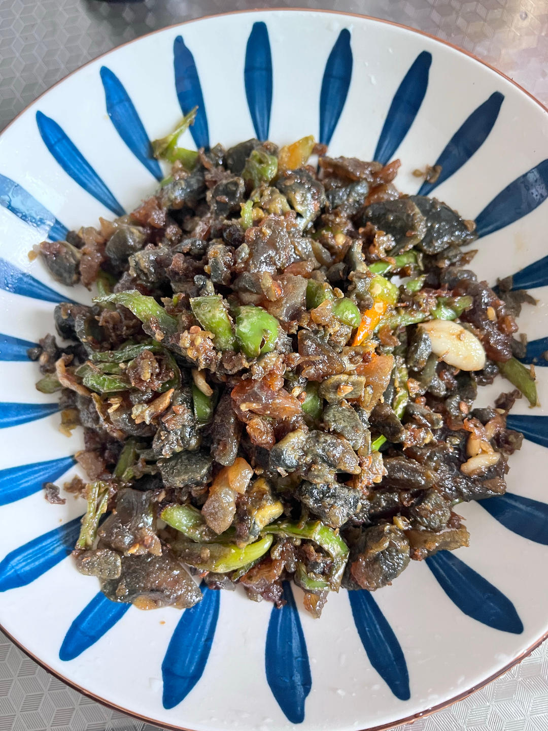 青椒炒皮蛋😋你以为它是黑暗料理？其实是下饭神菜😆