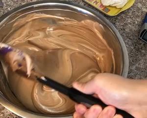 不易消泡的Nutella巧克力蛋糕（8寸生日蛋糕胚）的做法 步骤13