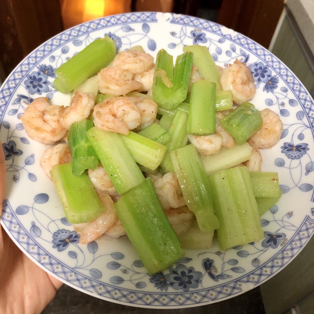 超级嫩的西芹吃法（西芹虾仁），小朋友也可以吃很多