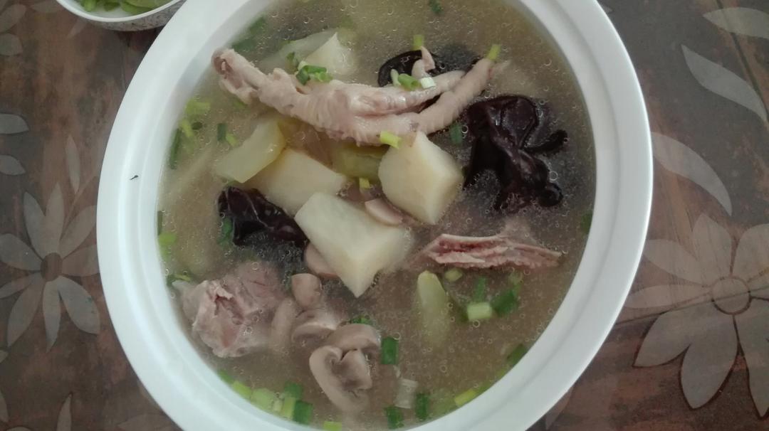 佛手瓜黄豆鸡脚汤