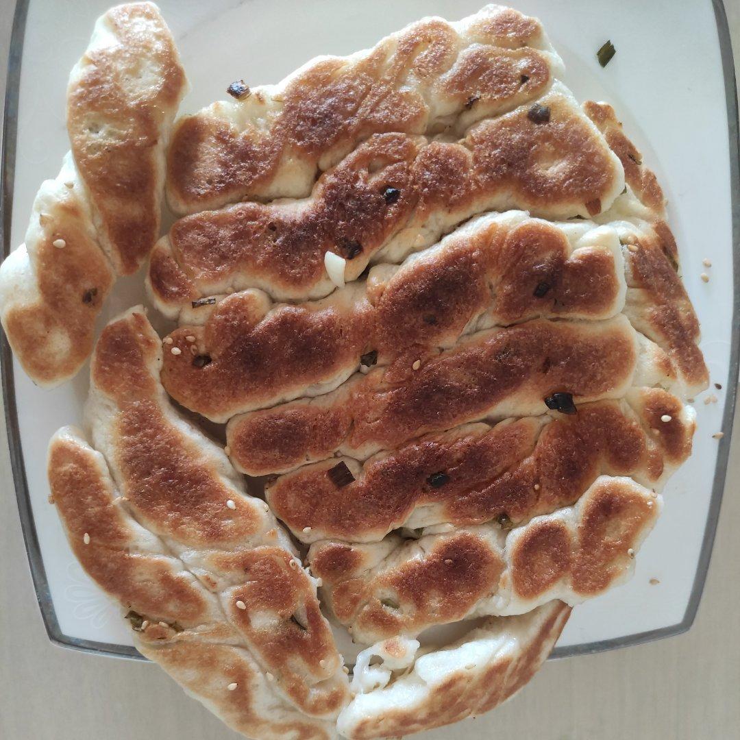 生煎葱油卷子（我觉的就是生煎包和葱油花卷的完美融合！）