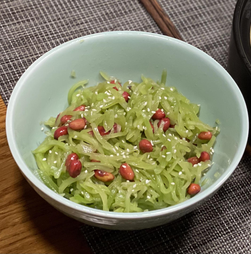 厨师长教你：夏日开胃小菜“凉拌莴笋丝”的家常做法，简单易学赶紧收藏吧