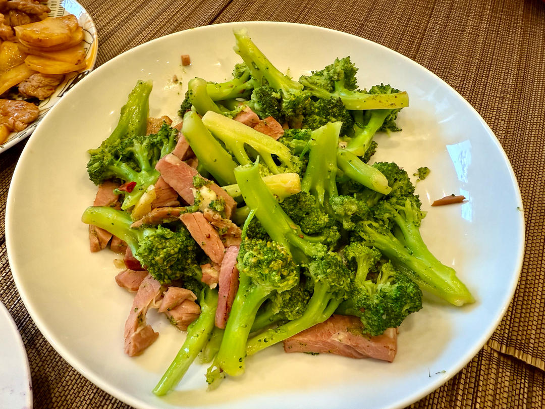 西兰花炒火腿肠