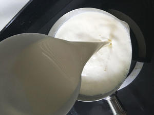 [黑白配]——椰蓉牛奶糕的做法 步骤3