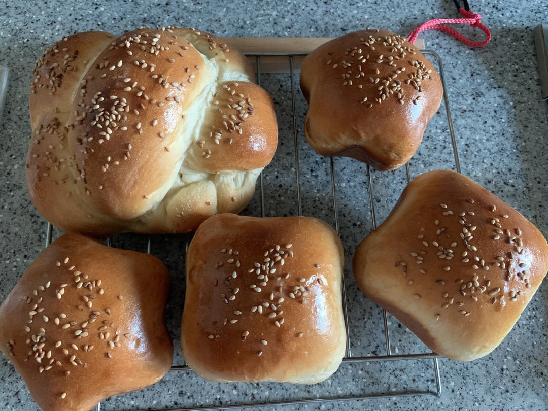 吃过这个黄油面包Brioche，你很难再爱上街边蛋糕店的面包店