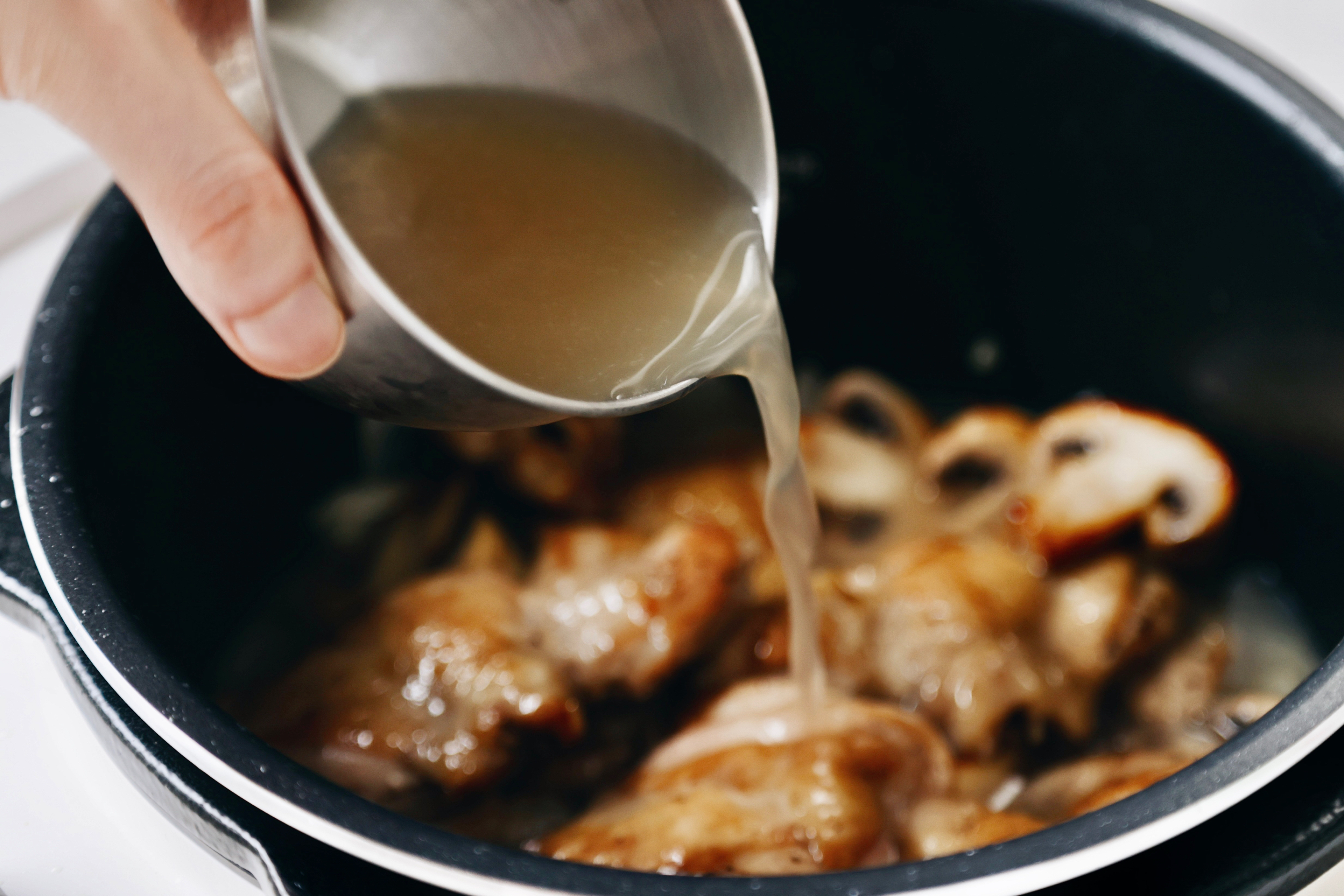 奶油蘑菇炖鸡 零基础简易西餐的做法 步骤8