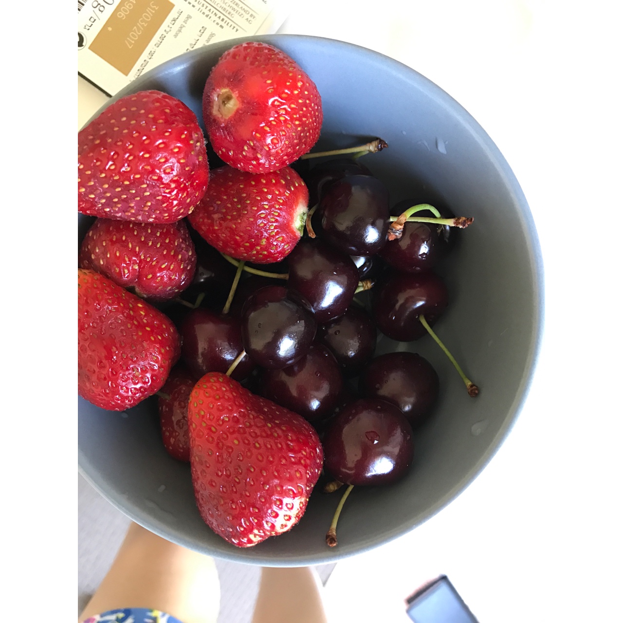如何辨别激素草莓