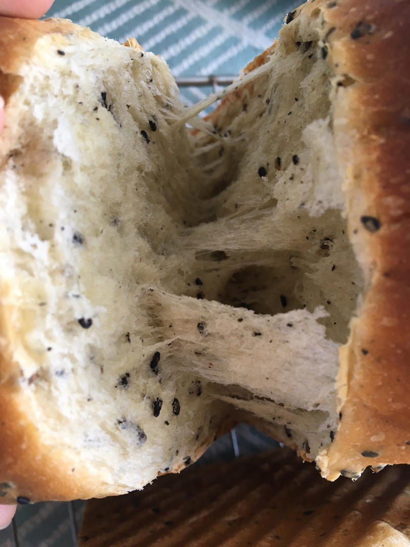 黑芝麻奶香吐司