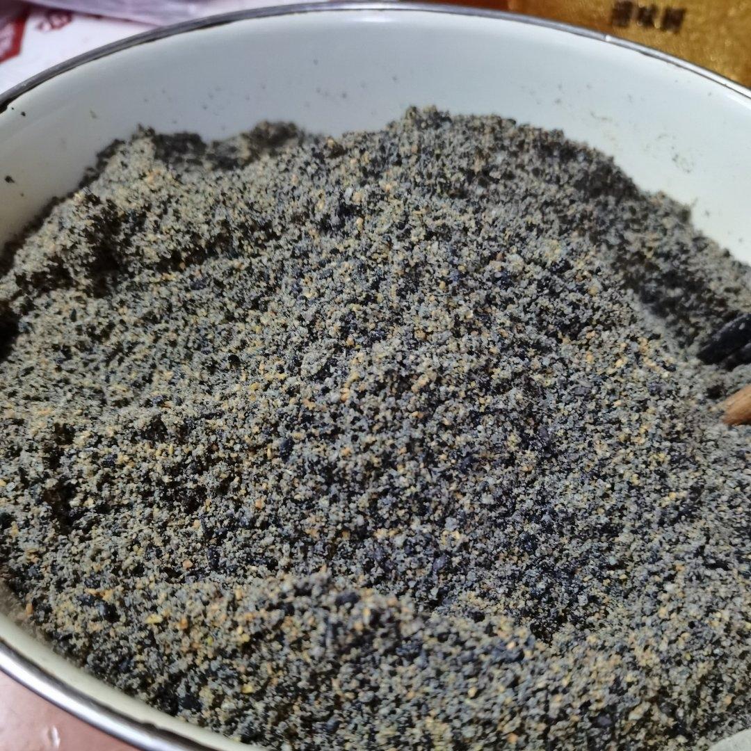 黑豆黑芝麻丸子