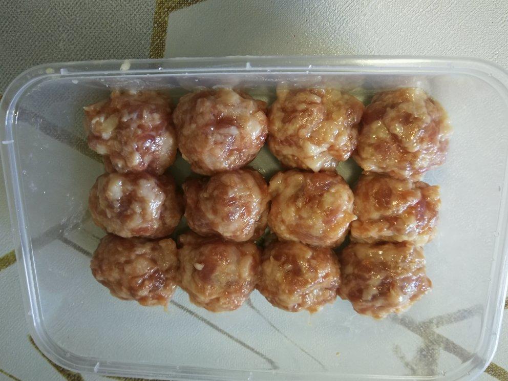 自制肉丸（媲美王朝肉丸）