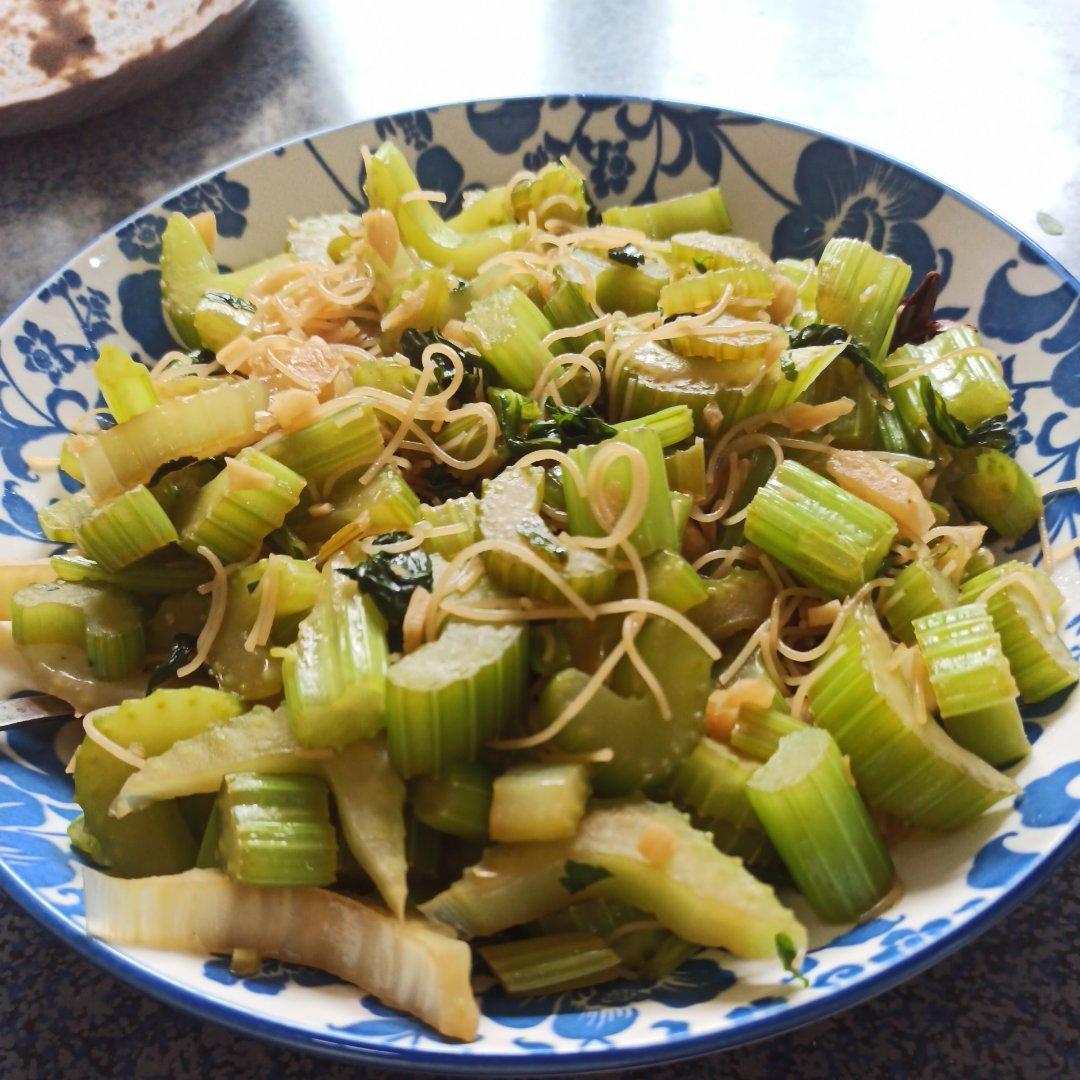芹菜炒粉条(故乡的味道)