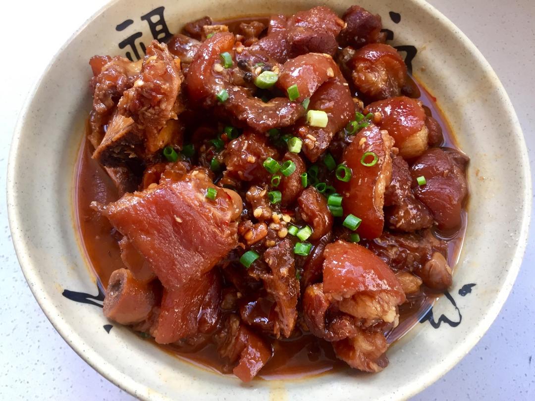美味的家常菜：红烧猪蹄