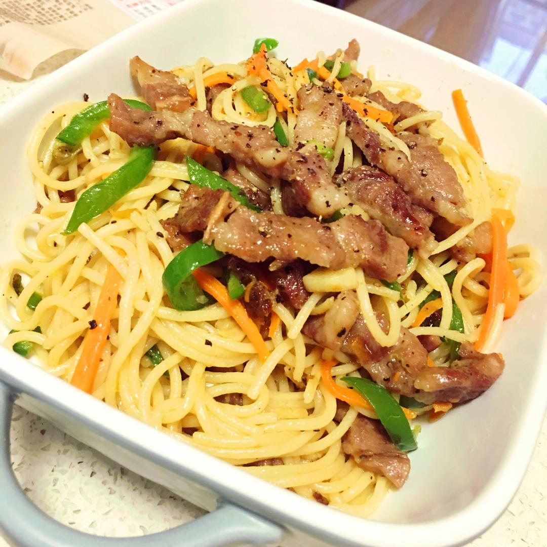 肉藤藤#黑椒牛肉炒意粉
