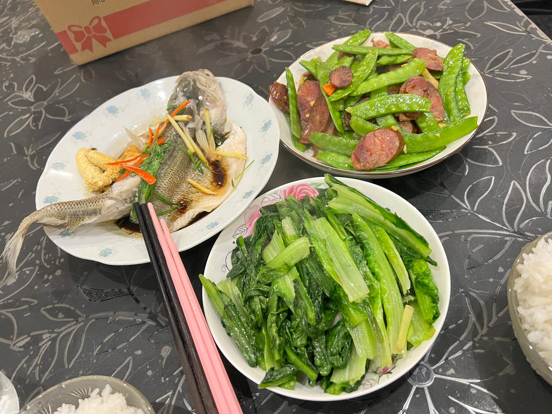 无比简单的荷兰豆炒腊肠，营养又好吃～！