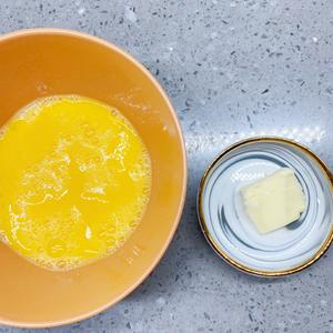 三星厨师的黄油炒蛋的做法 步骤2