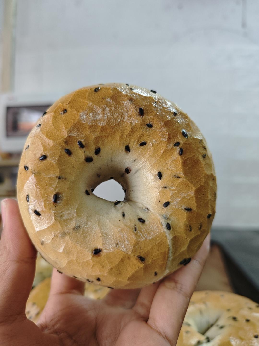 双重黑芝麻奶酥贝果