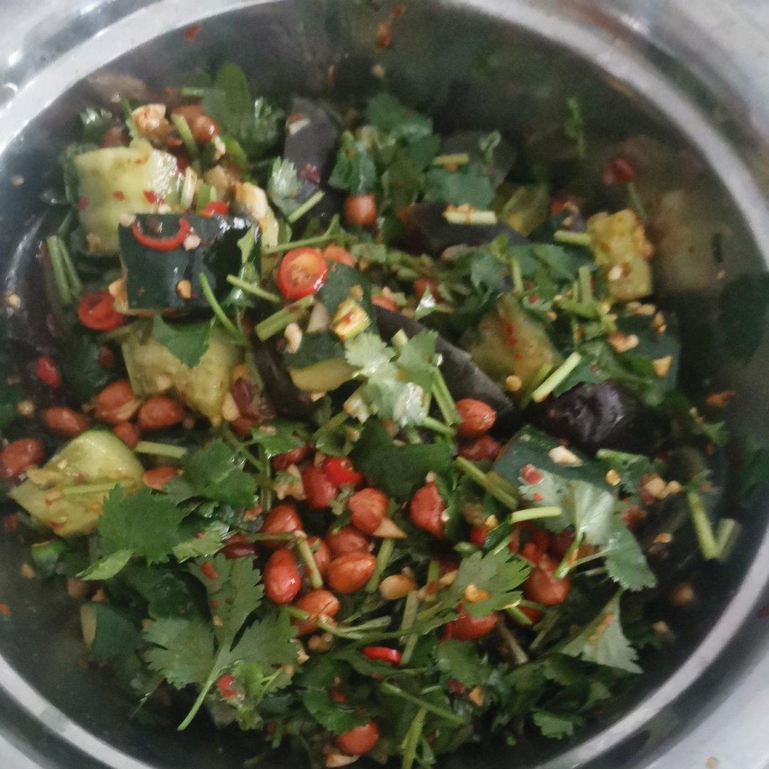 夏日开胃小凉菜“皮蛋拌黄瓜🥒”开胃减脂