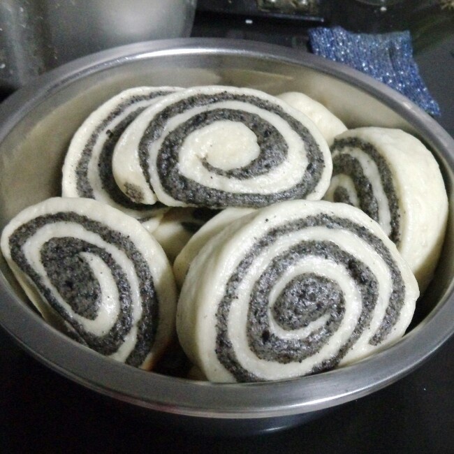 黑白双色芝麻卷