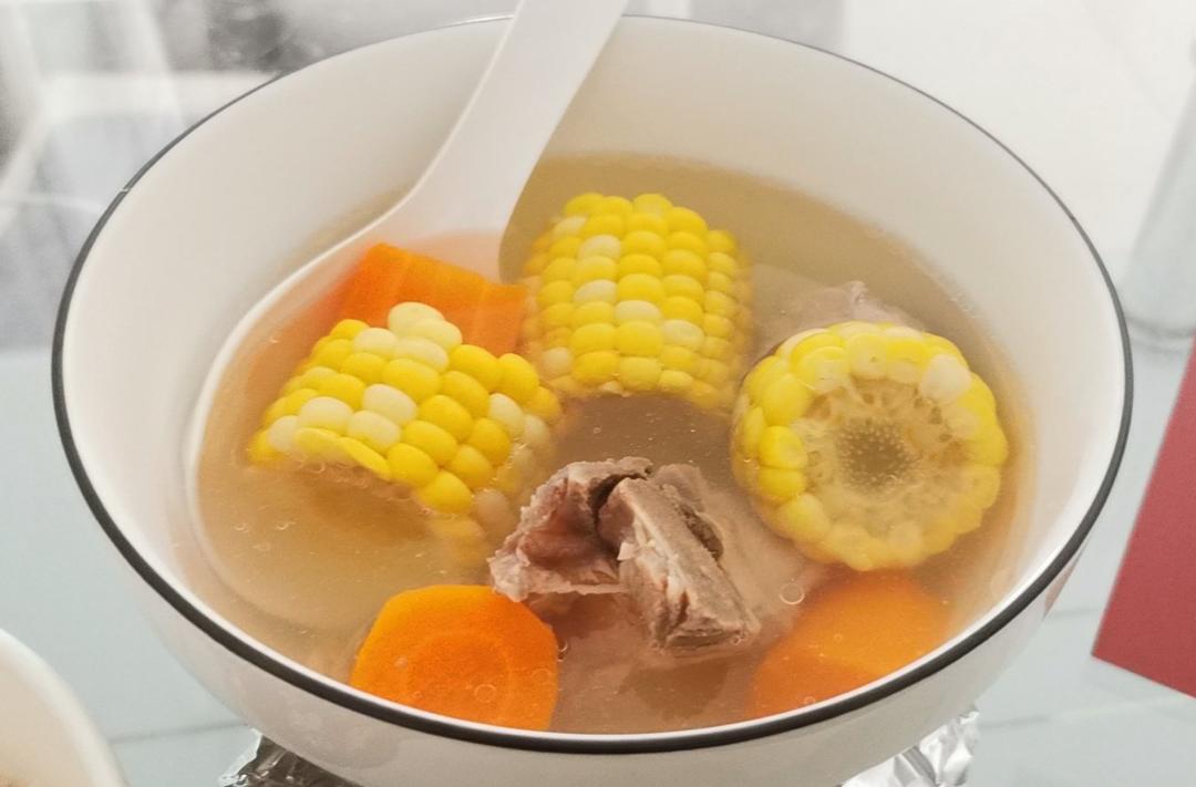 林啊梦做的【20款家常老火汤】玉米红萝卜猪骨汤