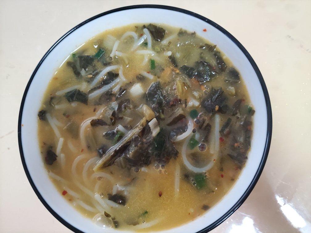 朋友嗦了这碗江西米粉，一学就会的酸菜米粉。