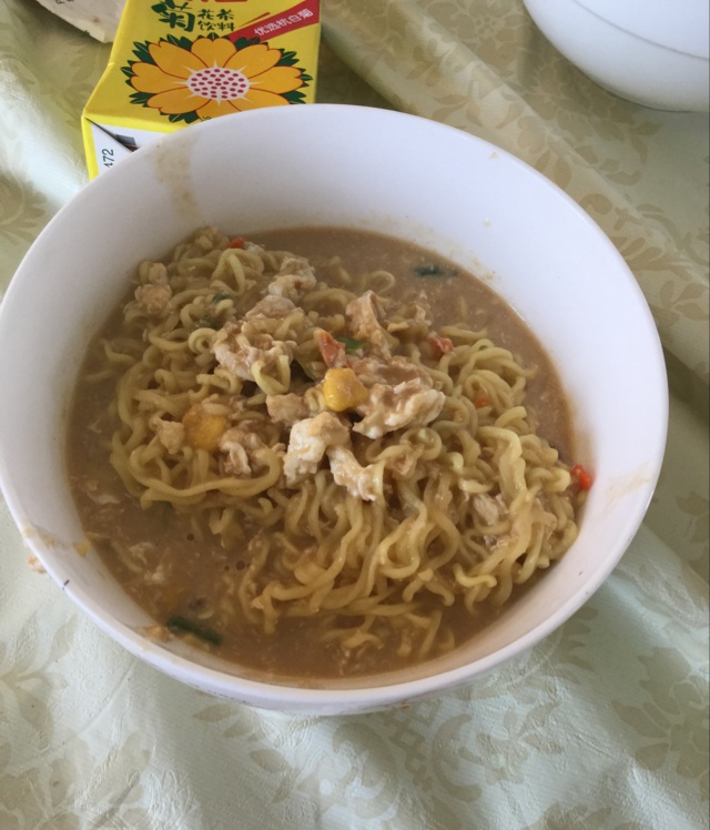 满足食欲的深夜秘密 森系浓香泡面