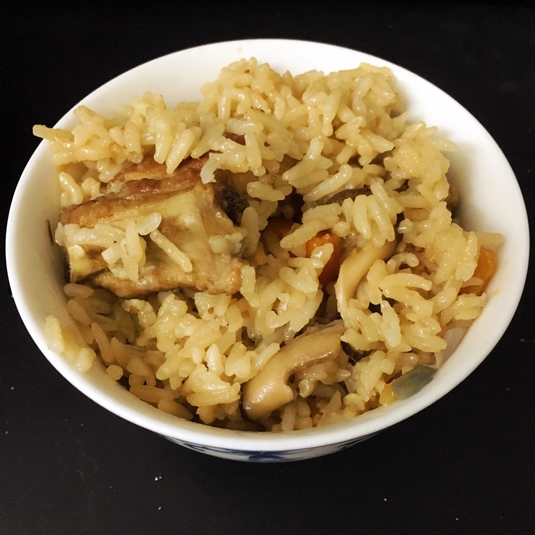 喷香排骨焖饭（爆好吃）