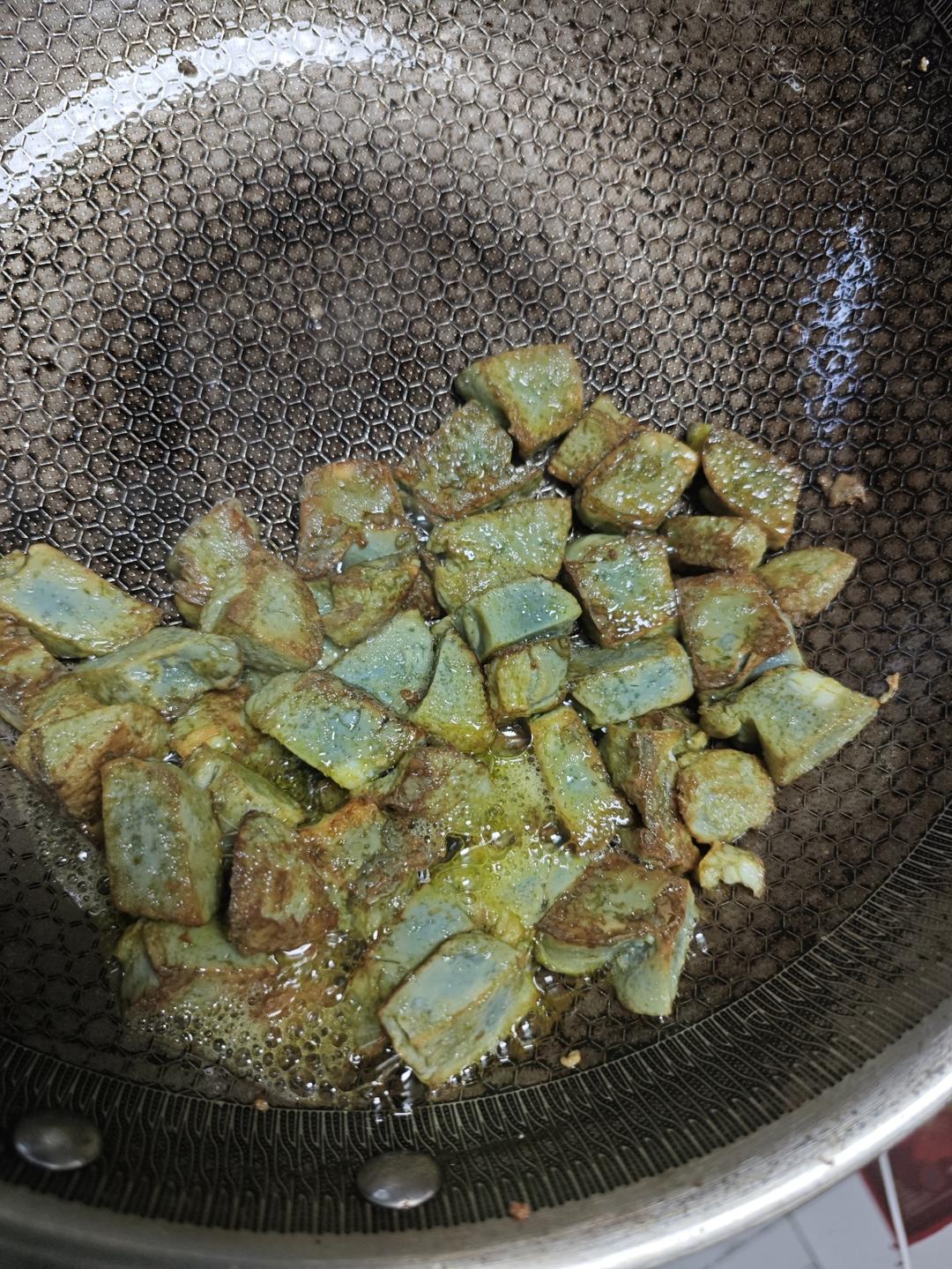 蒜苔炒实蛋的做法 步骤6