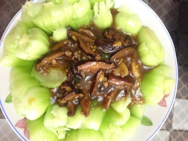 浇汁香菇油菜