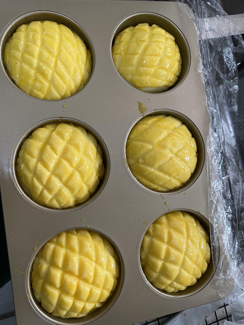 好吃到炸裂的港式菠萝包（附带制作酥皮的小视频）