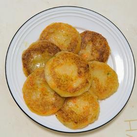 土豆虾饼荤素搭配，营养密度高