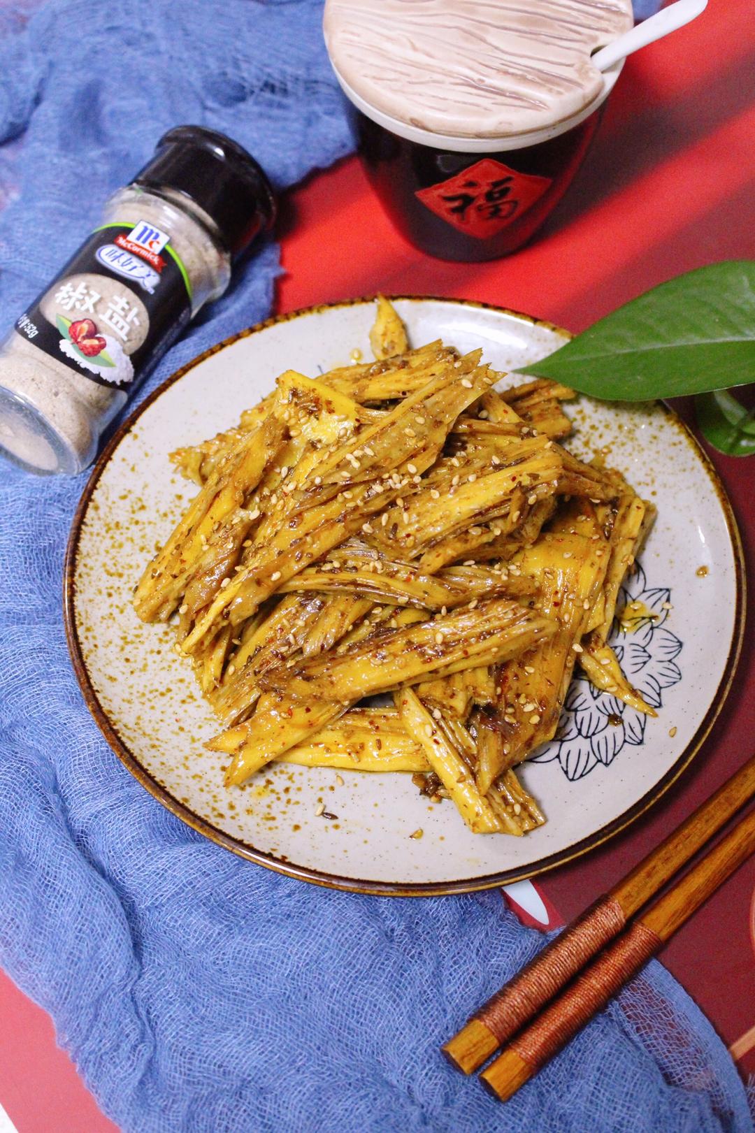 腐竹辣条|既是零食又是下酒下饭菜的做法
