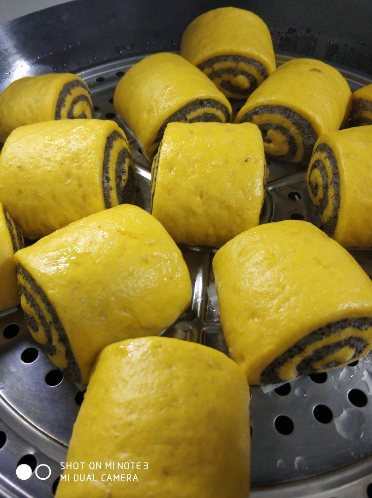 南瓜黑芝麻花卷