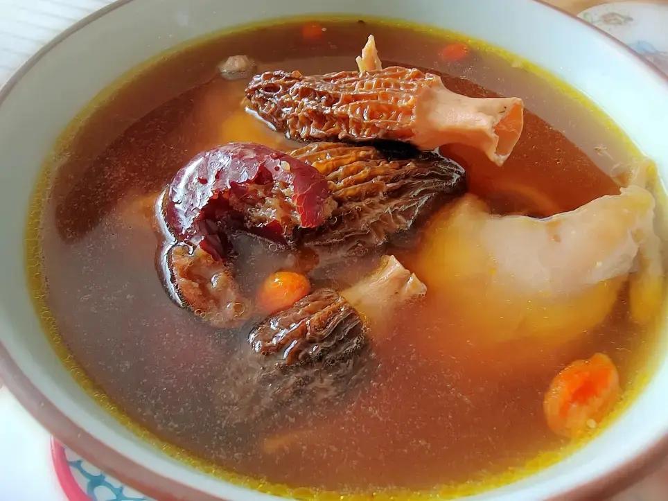 花胶羊肚菌虫草花鸡汤-教你煲广东汤