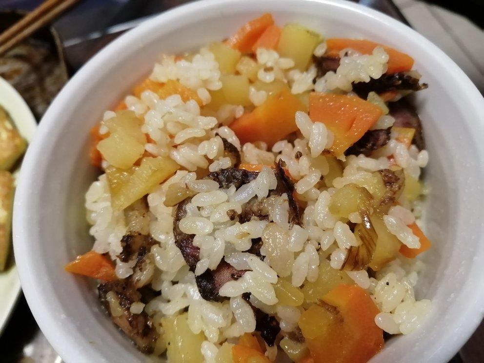 懒人必备～电饭煲腊肠焖饭