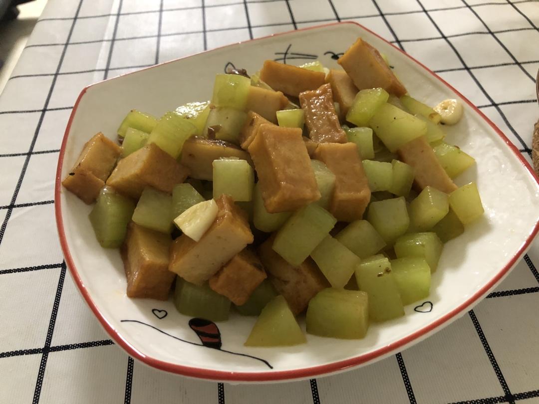 翡翠黄金～莴笋鱼豆腐
