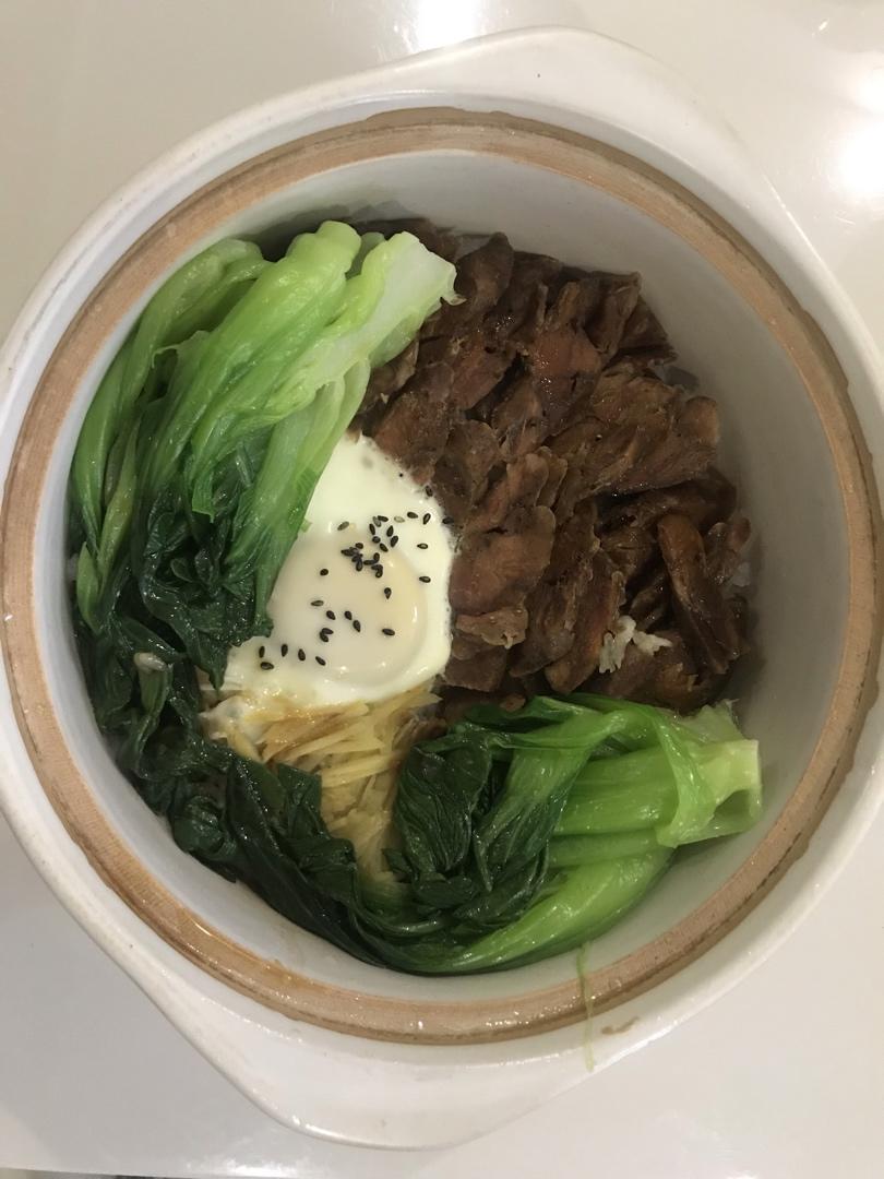 广式腊味煲仔饭