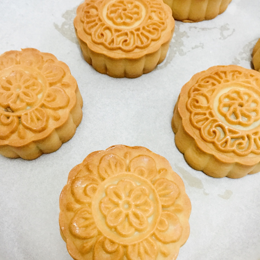 广式月饼—蛋黄莲蓉月饼