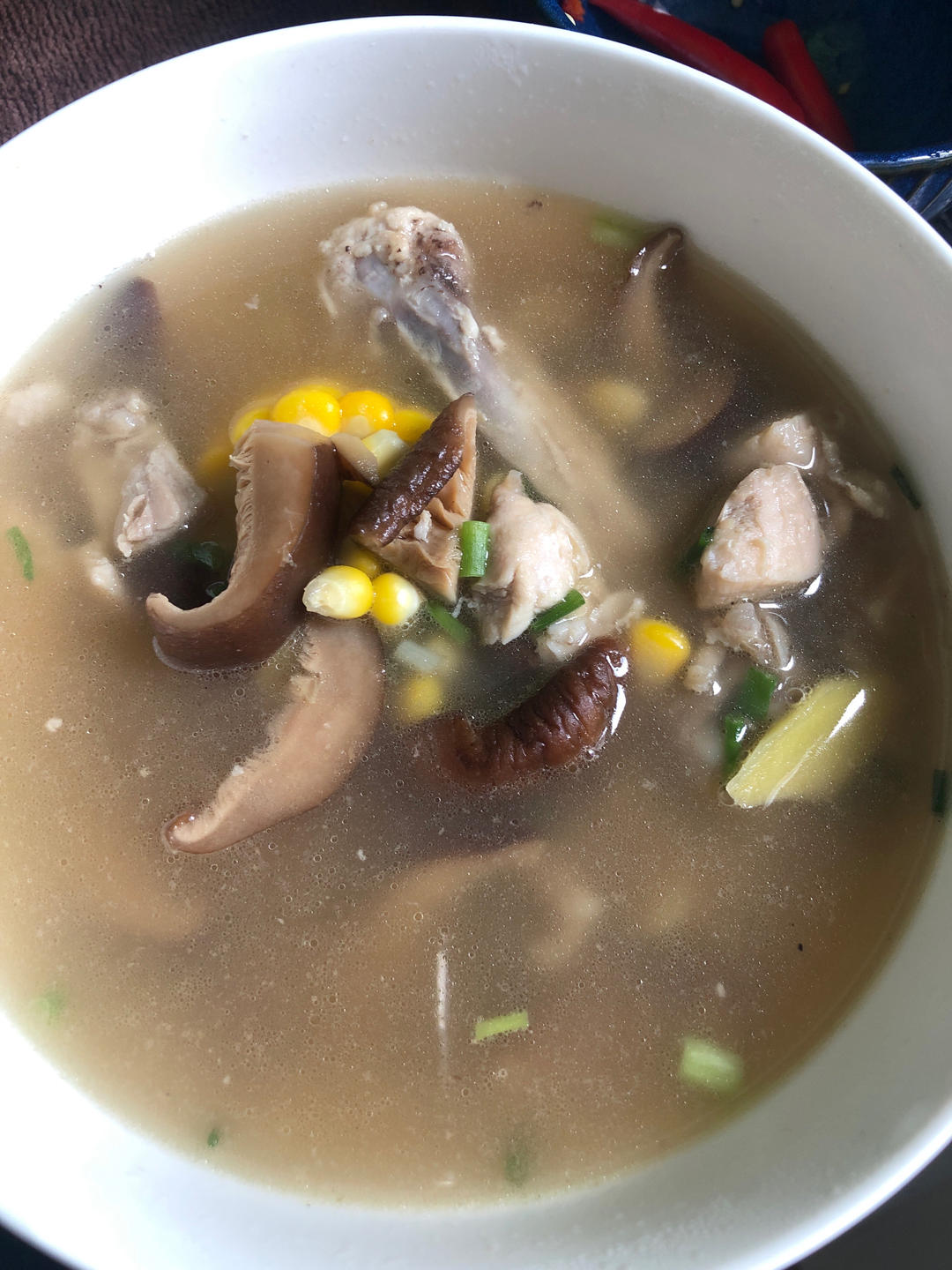 一个鸡腿🍗就可以做一碗香浓可口的鸡汤