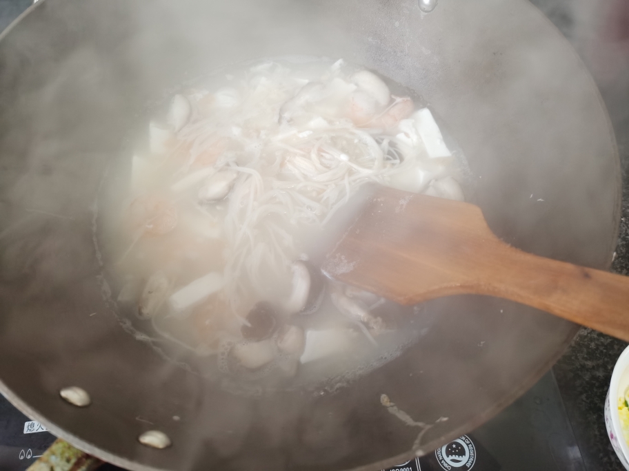 三鲜菌菇汤低卡的做法 步骤3