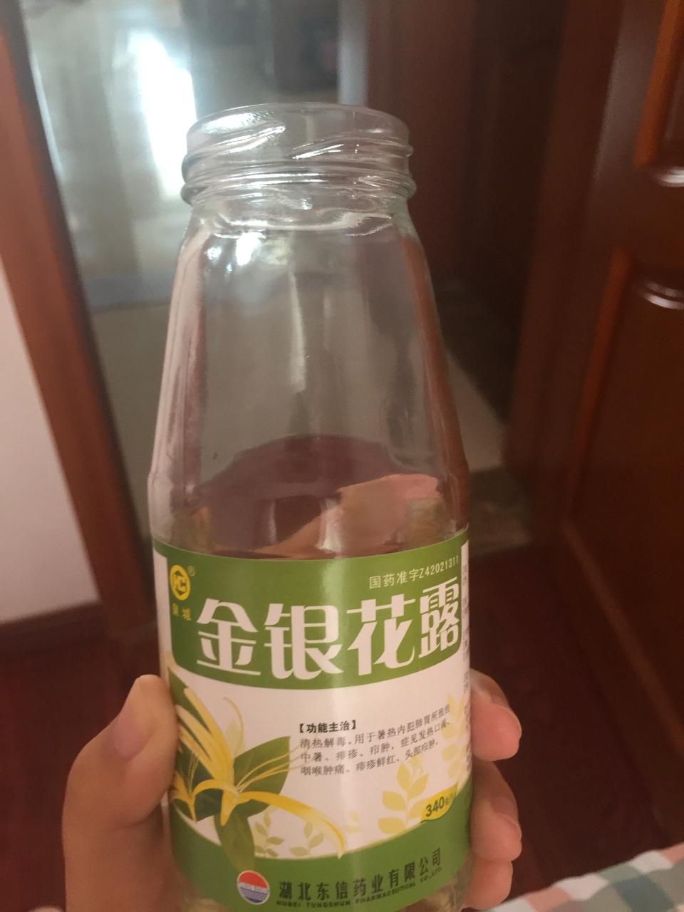 只能旷工了一天没吃东西,金银花露就是我的晚饭了我还啃了一盒周黑鸭
