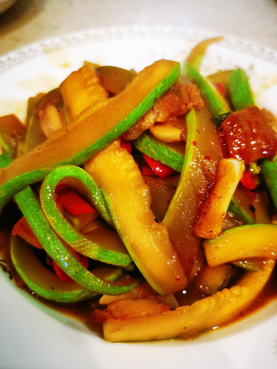 西葫芦炒肉(干锅西葫芦)