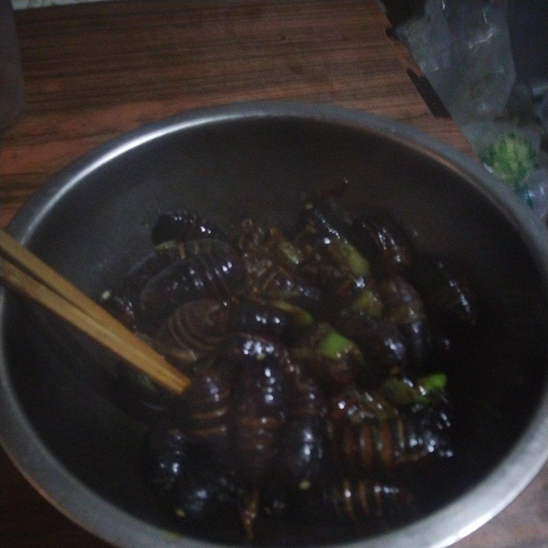 营养价值极高的香炒茧蛹
