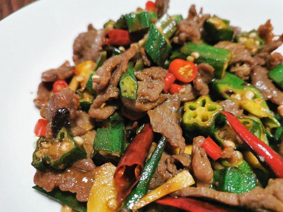 超级下饭的秋葵小炒肉