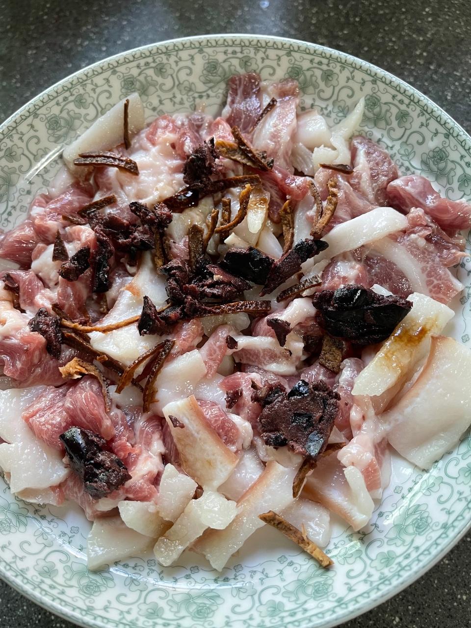 榄角陈皮丝蒸花肉的做法 步骤1