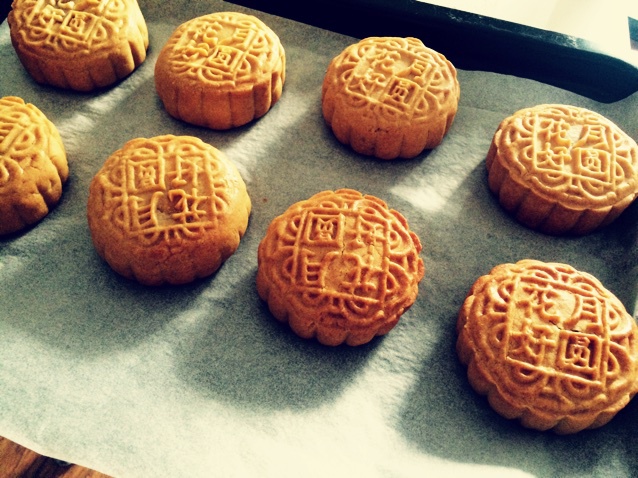 广式月饼—蛋黄莲蓉月饼
