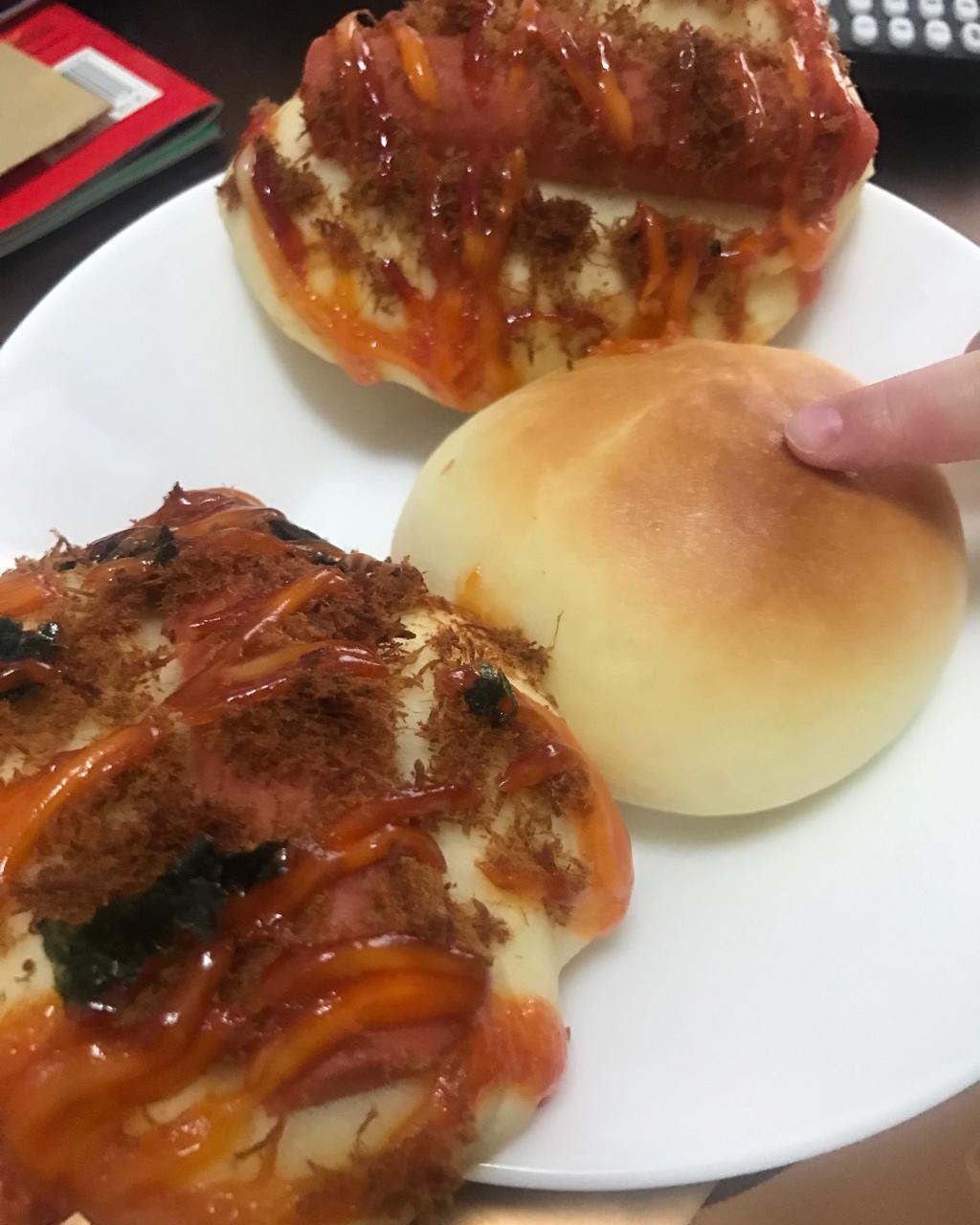如棉花般松软的海苔肉松面包