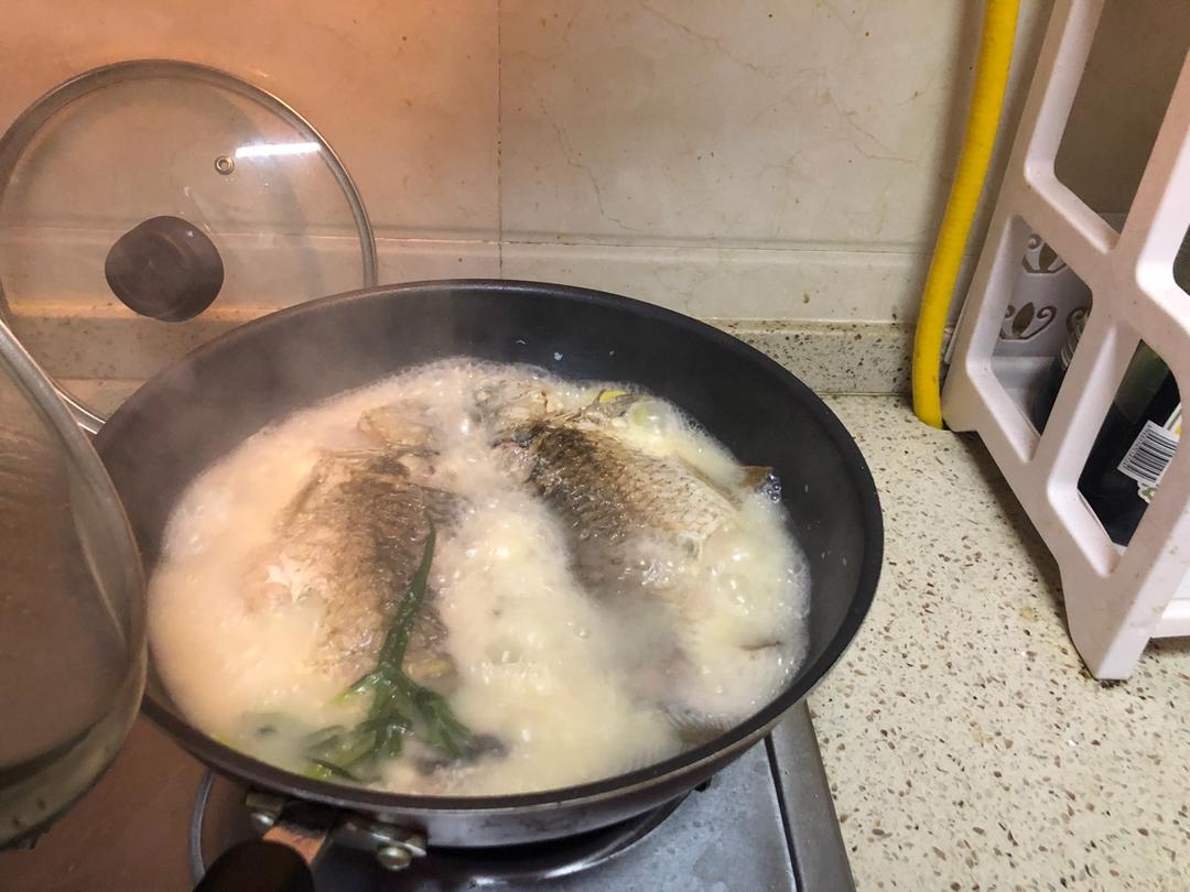 鲫鱼汤