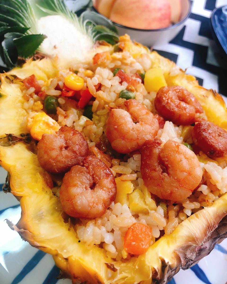 敲好吃的菠萝炒饭